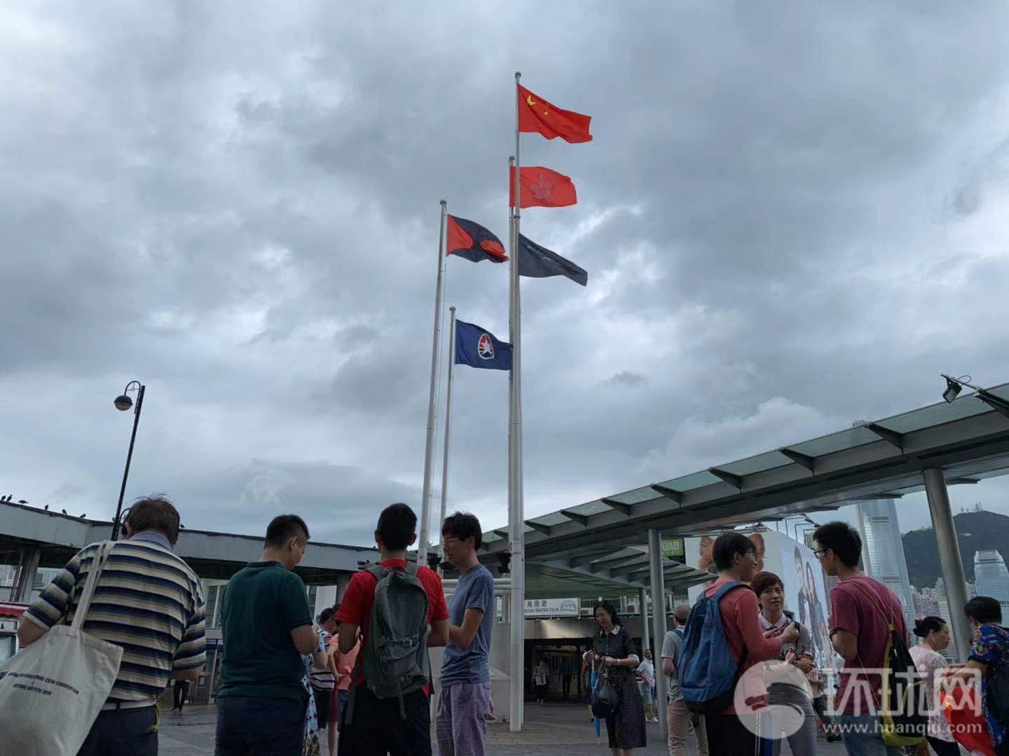 1月29日《花垣新闻》︱花垣县举行“书写新时代，新春送祝福”2024年艺术家免费送春联惠民活动